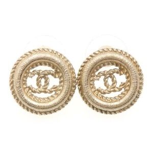 🚫SOLD🚫 Chanel CC Classic Round Earrings GHW